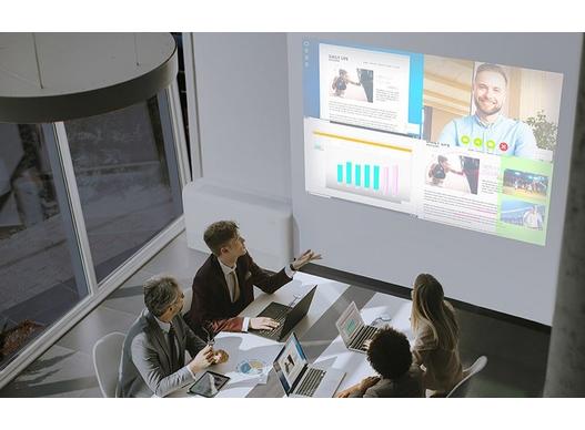 EB-L730U בעבודה EB-L730U בעבודה